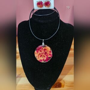 Floral Pendant Necklace